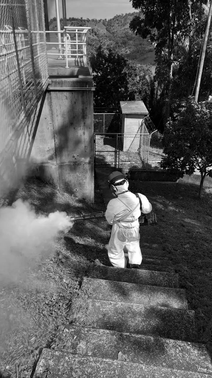 Técnico FUMIZA fumigación industrial